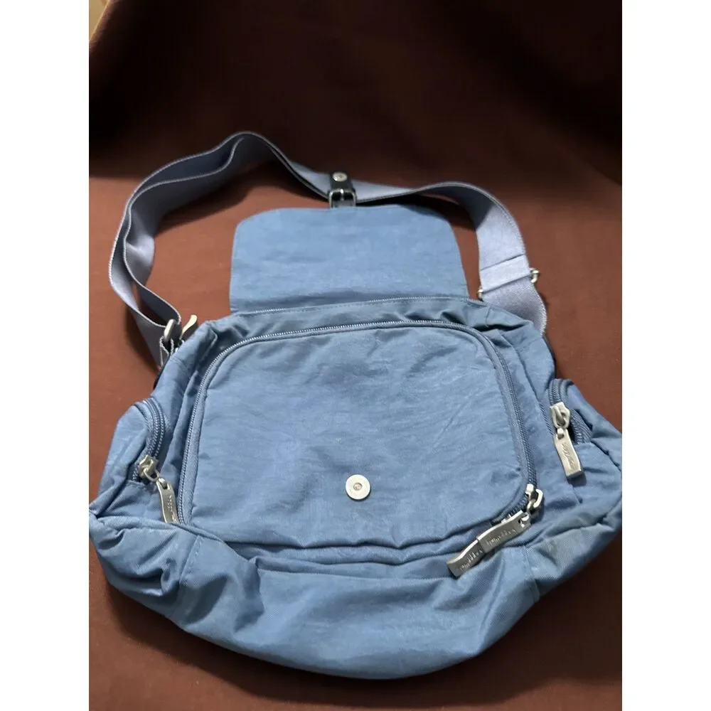 Large Baggallini Light Blue Magnetic Close Nylon Crossbody Purse Bag Travel